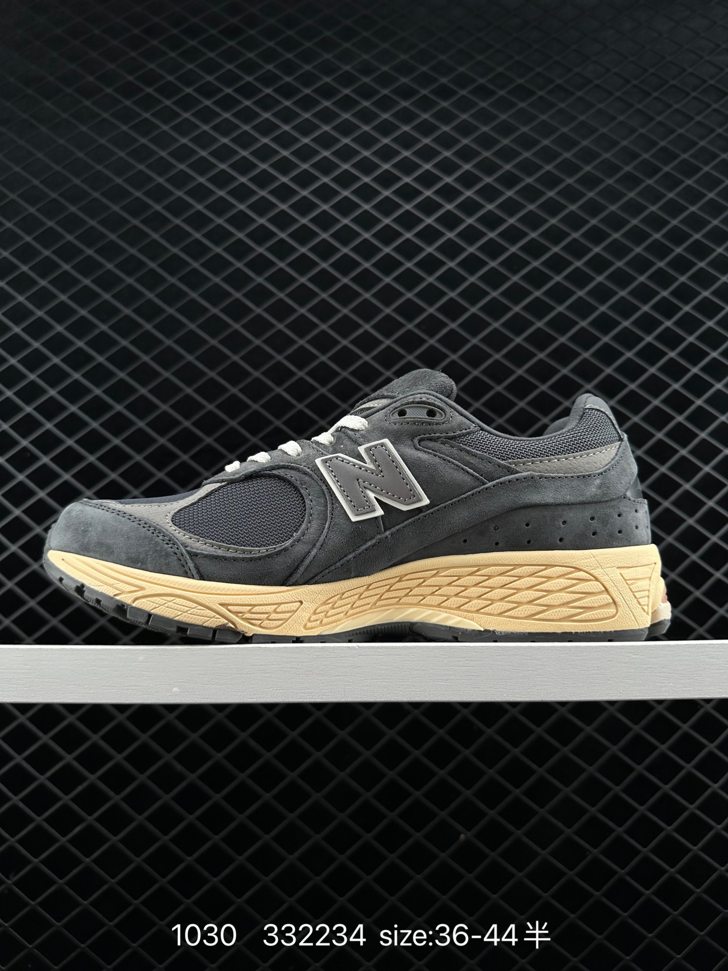 New Balance M2002